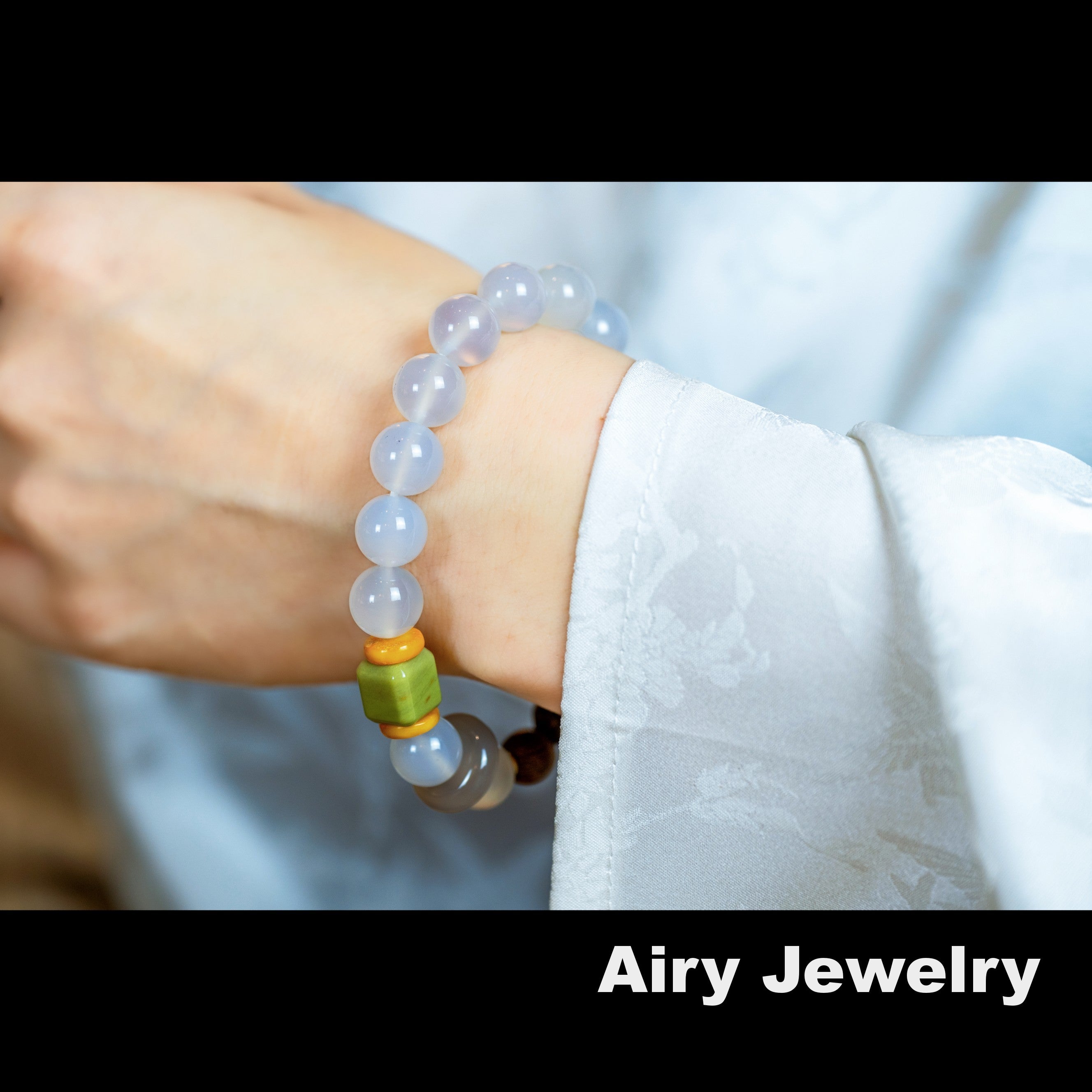 Agate and amber wood bead bracelet