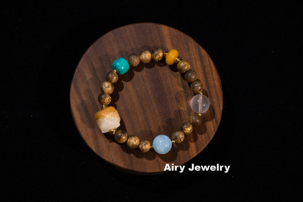Original handmade bracelet made of agarwood gemstones