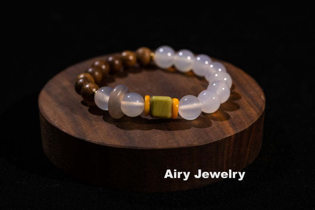 Agate and amber wood bead bracelet