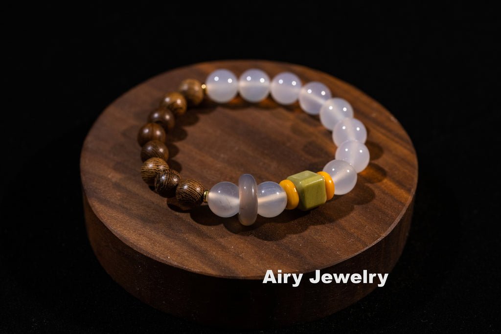 Agate and amber wood bead bracelet