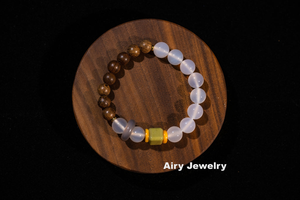 Agate and amber wood bead bracelet